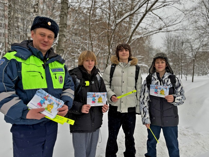 Сотрудники Подмосковной Госавтоинспекции продолжают масштабный контроль и ликвидацию несанкционированных горок, особенно тех, что выходят на проезжую часть, для предупреждения ДТП с участием детей