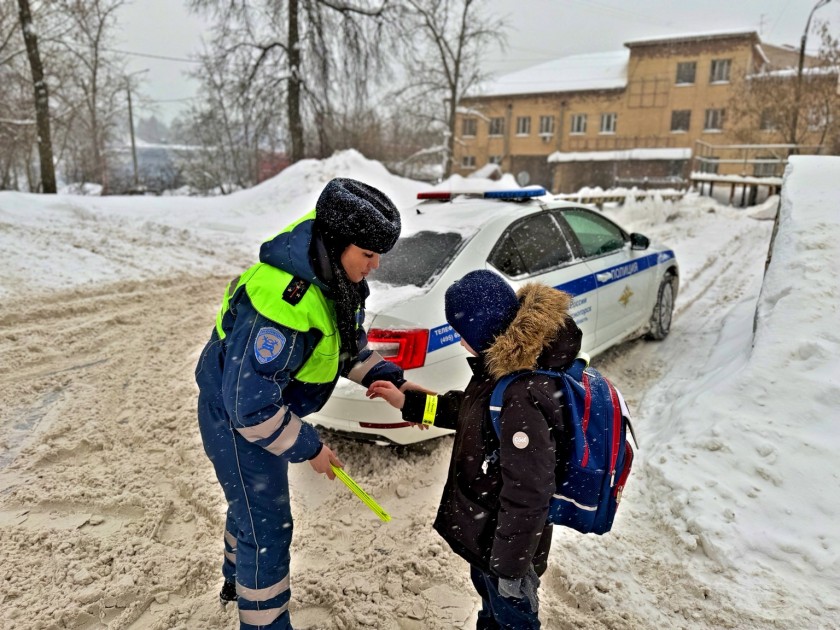 Сотрудники Подмосковной Госавтоинспекции продолжают масштабный контроль и ликвидацию несанкционированных горок, особенно тех, что выходят на проезжую часть, для предупреждения ДТП с участием детей