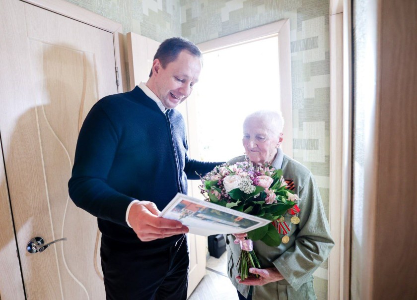 Дмитрий Волков поздравил с 93-летием жительницу блокадного Ленинграда Людмилу Владимировну Ганзееву