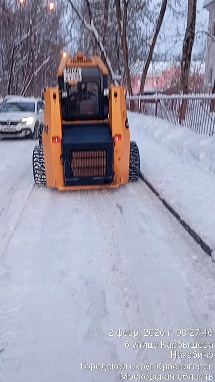 Городские службы продолжают активную уборку снега