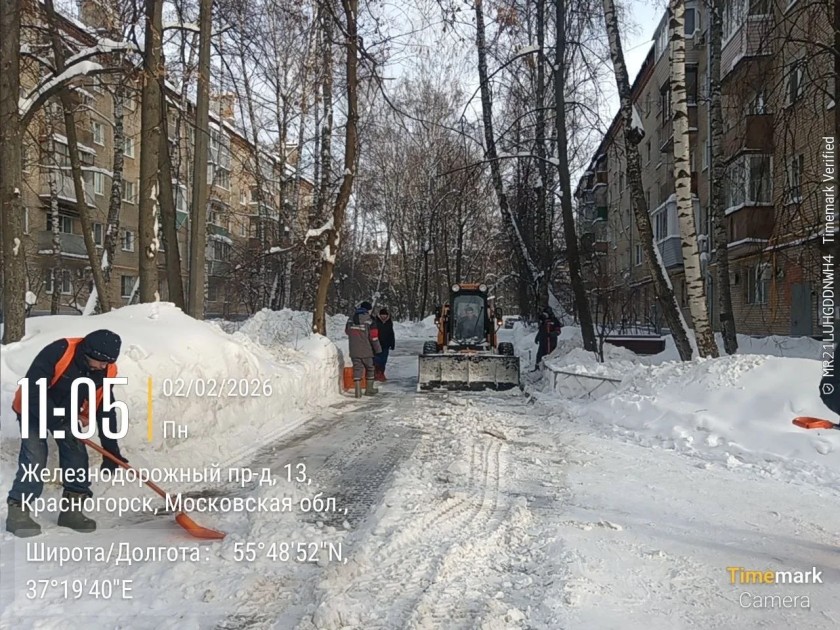 Городские службы продолжают активную уборку снега