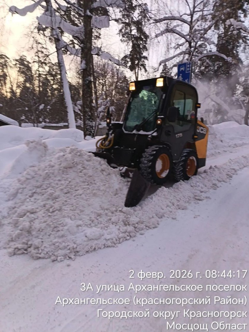 Городские службы продолжают активную уборку снега