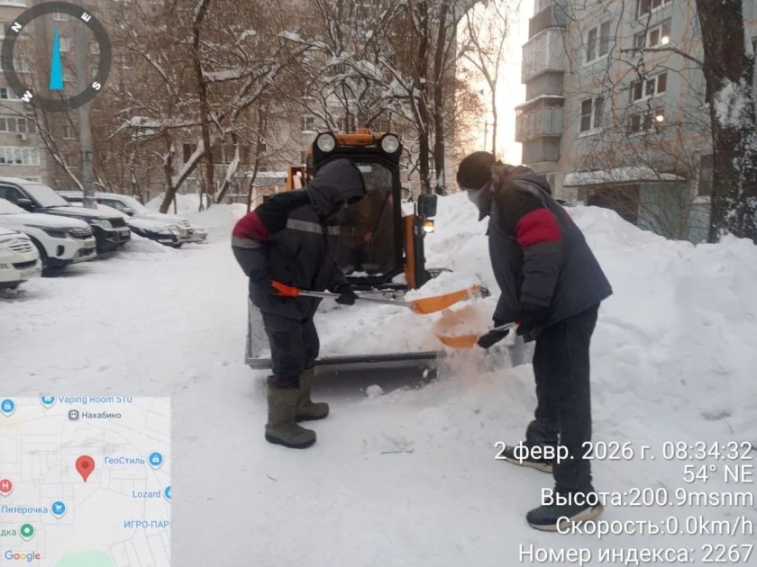 Городские службы продолжают активную уборку снега