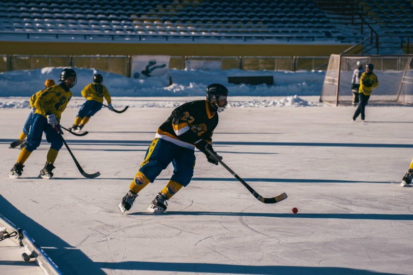 На стадионе «Зоркий» прошел турнир по мини-хоккею с мячом, посвященный памяти выдающегося тренера М.К. Девишева