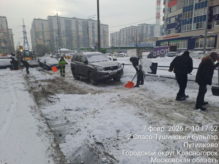 Сотрудники администрации и неравнодушные жители Путилково вышли на субботник на  Спасо-Тушинском бульваре