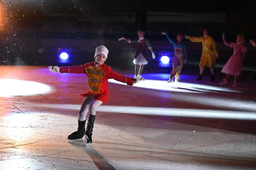 Яркое и захватывающее событие прошло сегодня в Красногорске: на стадионе «Зоркий» благодаря ледовому представлению «Щелкунчик» ожила настоящая сказка, которая перенесла зрителей в мир фантазий и искренних чувств