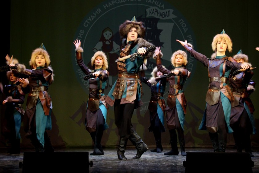 В доме культуры «Луч» села Петров-Дальнее прошёл фольклорный фестиваль, приуроченный к Году единства народов России