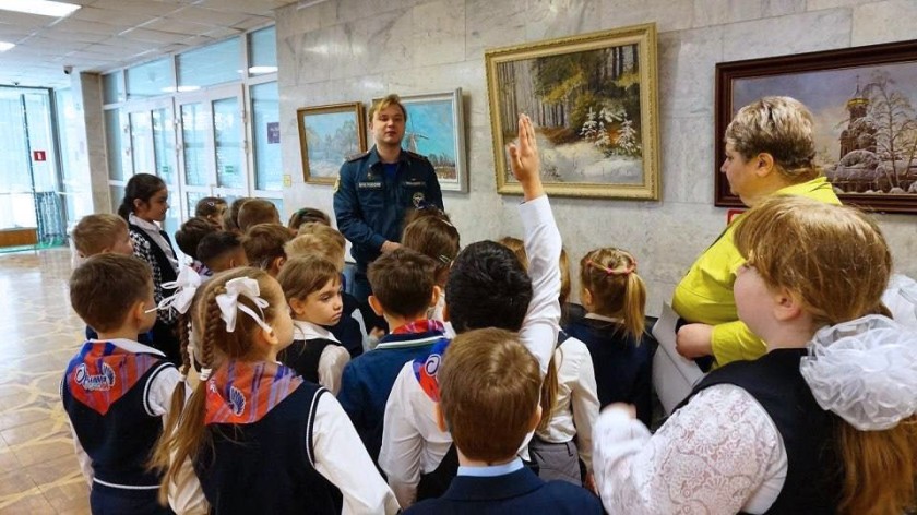 В Красногорске сотрудники МЧС России провели мероприятие по пожарной безопасности для школьников