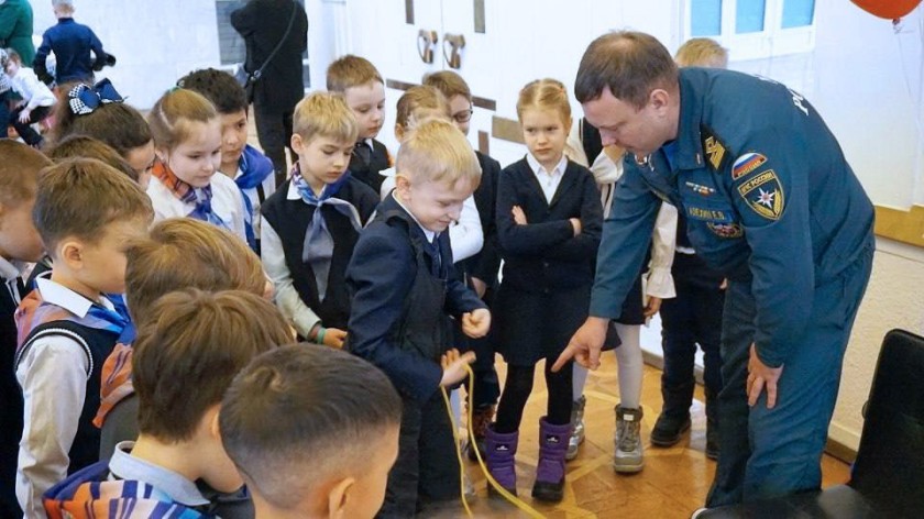 В Красногорске сотрудники МЧС России провели мероприятие по пожарной безопасности для школьников