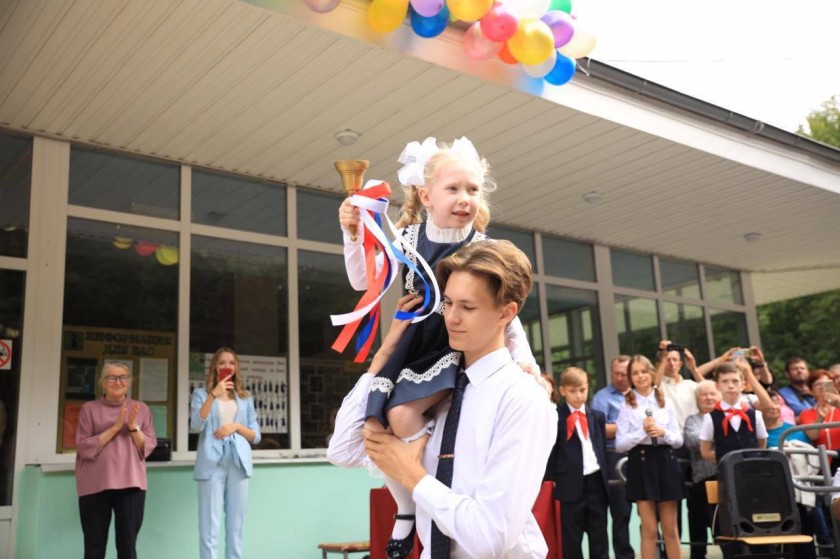 Дмитрий Волков поздравил Архангельский образовательный центр имени Алексея Николаевича Косыгина с 60-летним юбилеем