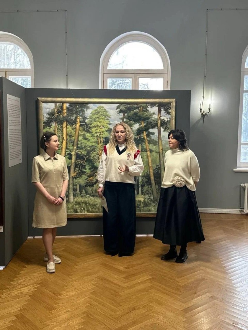 В усадьбе Знаменское-Губайлово открылась выставка портретиста Сайды Афониной