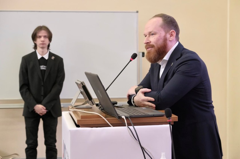 Около 100 студентов президентской академии в Красногорске приняли участие в «Диалоге на равных»
