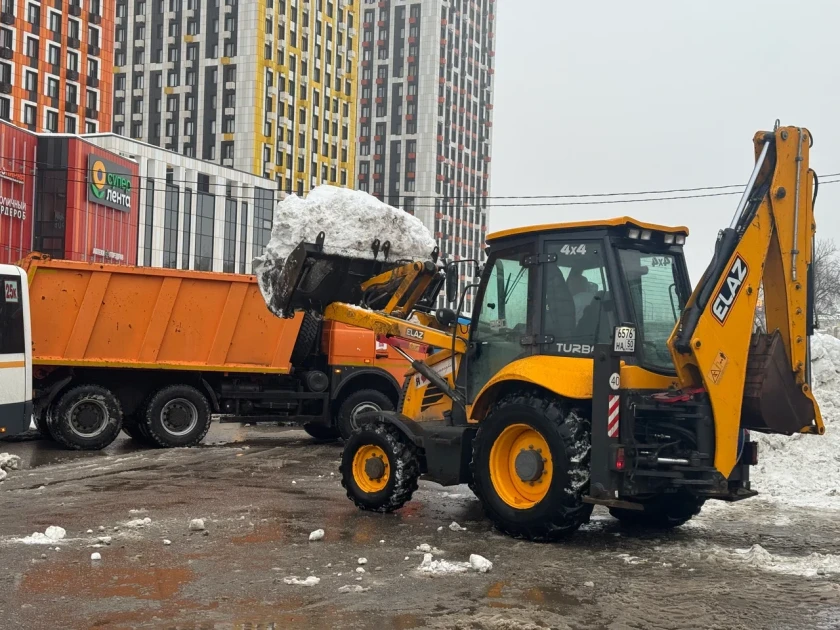 На МЦД «Павшино» ведутся работы по уборке снега, очистке ливневой канализации