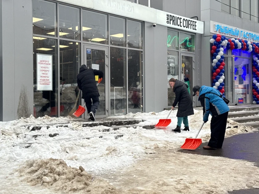 На МЦД «Павшино» ведутся работы по уборке снега, очистке ливневой канализации