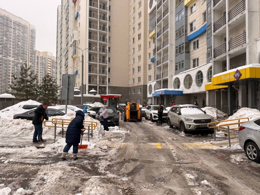 В Павшинской пойме ведётся активная уборка территории