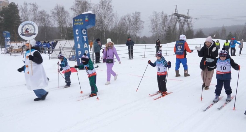 На лыжном стадионе «Зоркий» прошел детский фестиваль «Крещенские морозы» имени Сергея Николаевича Веселова