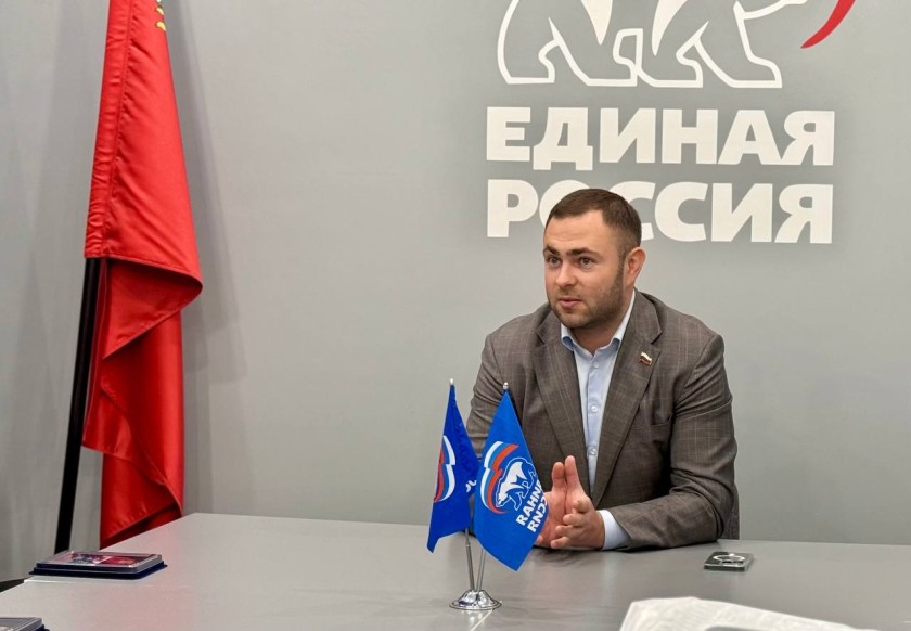 Торжественная церемония вручения партбилетов в красногорском отделении «Единой России»