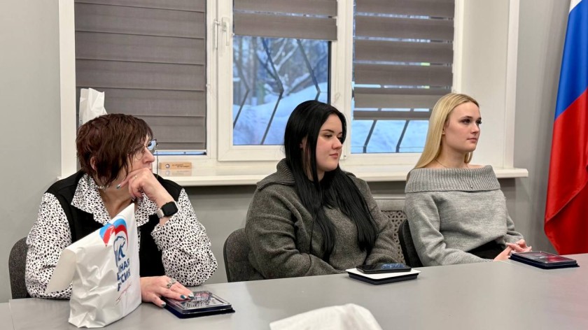 Торжественная церемония вручения партбилетов в красногорском отделении «Единой России»