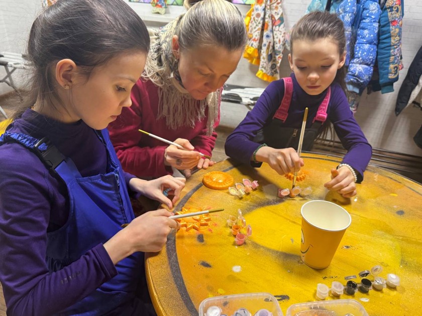 Мастер-класс по росписи мыла прошел в Доме Масленицы в Красногорске