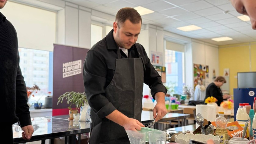 Красногорские молодогвардейцы приготовили масленичные угощения для участников СВО