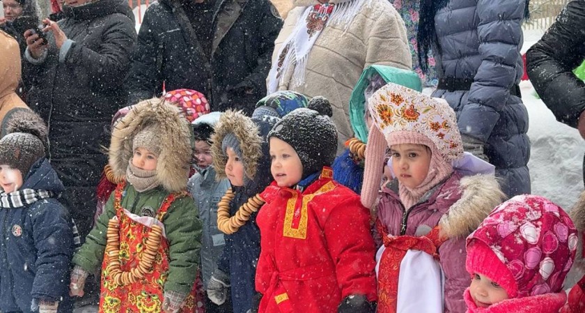 В Красногорске на этой неделе во всех школах и детских садах проходят Масленичные гуляния