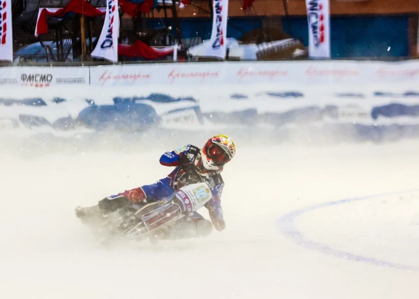Дмитрий Волков открыл финал Личного Чемпионата России по ледовому спидвею в Красногорске