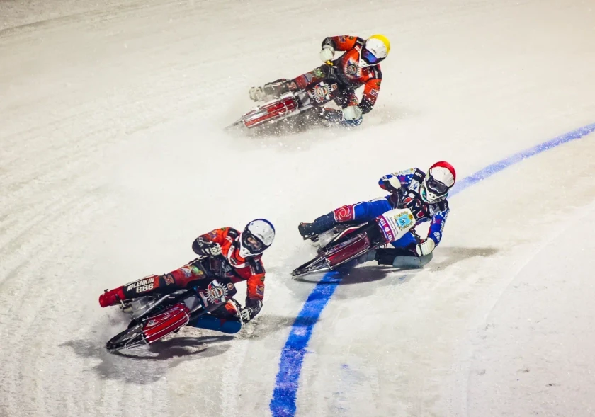 Дмитрий Волков открыл финал Личного Чемпионата России по ледовому спидвею в Красногорске