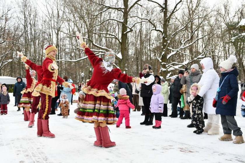 В ПКиО «Ивановские пруды» прошли народные гуляния, завершающие Масленицу