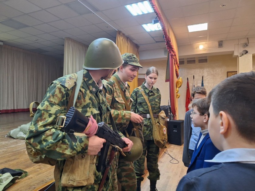 Военно-исторический центр «Искатель» провёл урок по начальной военной подготовке для школьников