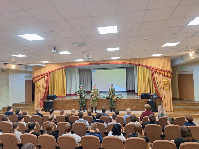 Военно-исторический центр «Искатель» провёл урок по начальной военной подготовке для школьников