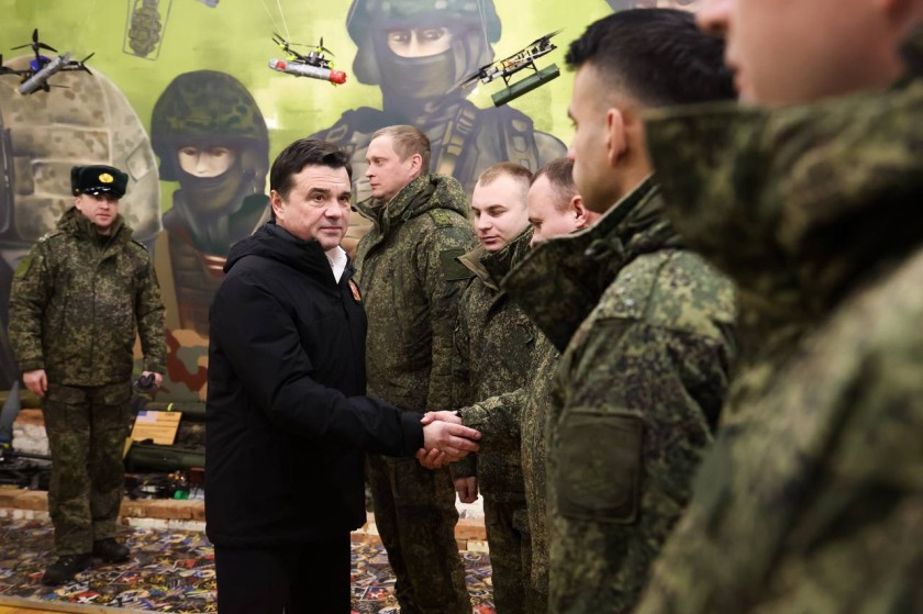 Андрей Воробьев поздравил защитников Отечества и посетил инженерную бригаду в Нахабино