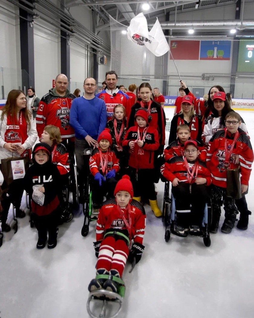 В Красногорске появился новый клуб по адаптивному хоккею — «Красная Машина Следж»