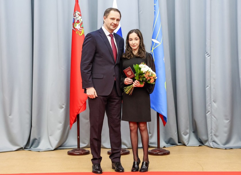 Дмитрий Волков вручил паспорта юным жителям Красногорска