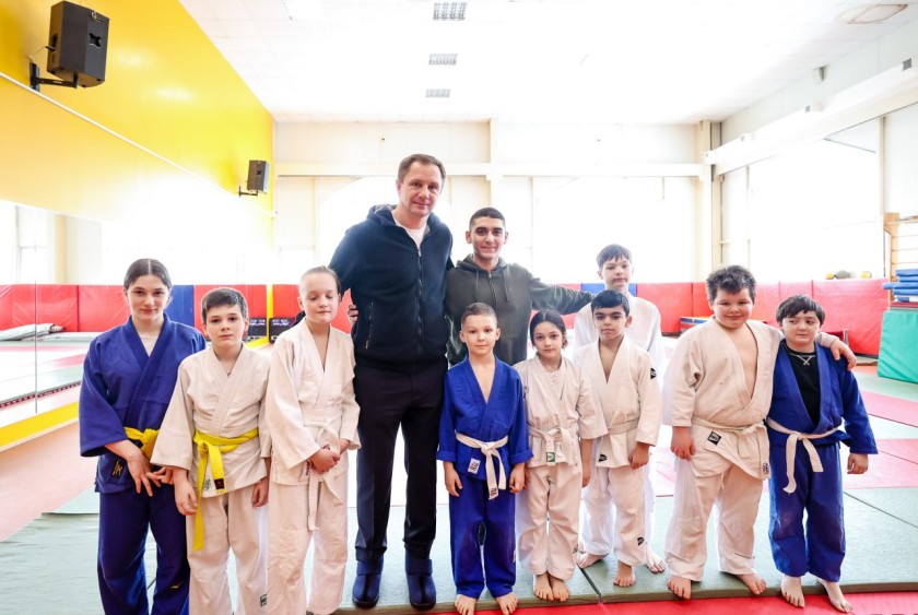 Дмитрий Волков проверил работу спортивно-оздоровительного комплекса «Петрово-Дальнее»