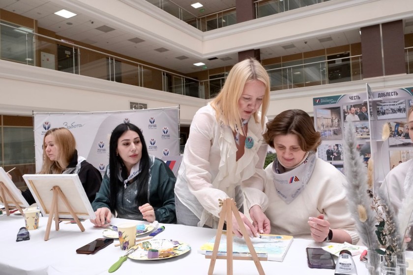 Участницы женского клуба «Сила, вера, опора» приобщились к искусству живописи