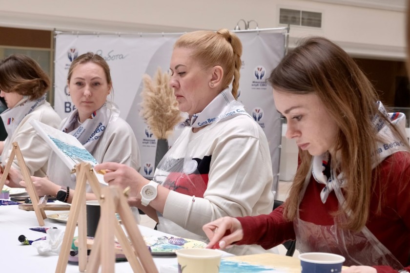 Участницы женского клуба «Сила, вера, опора» приобщились к искусству живописи