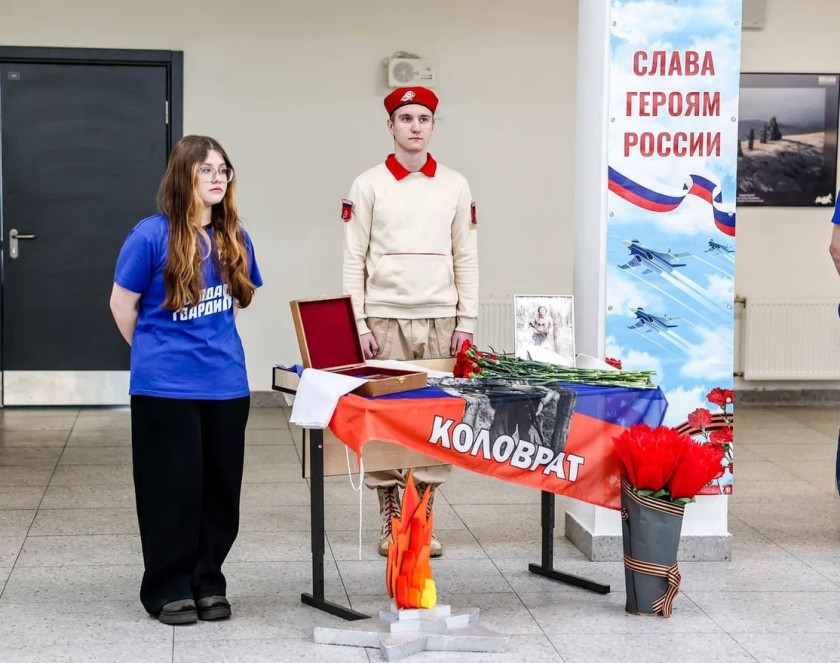 В красногорском Образовательном центре Вершина при поддержке партии «Единая Россия» состоялась торжественная церемония открытия «Парты Героя» в честь участника специальной военной операции Сергея Рулева, который посмертно награжден Орденом Мужества
