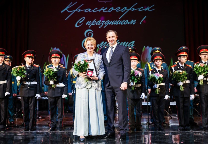 Дмитрий Волков поздравил жительниц Красногорска с наступающим 8 Марта