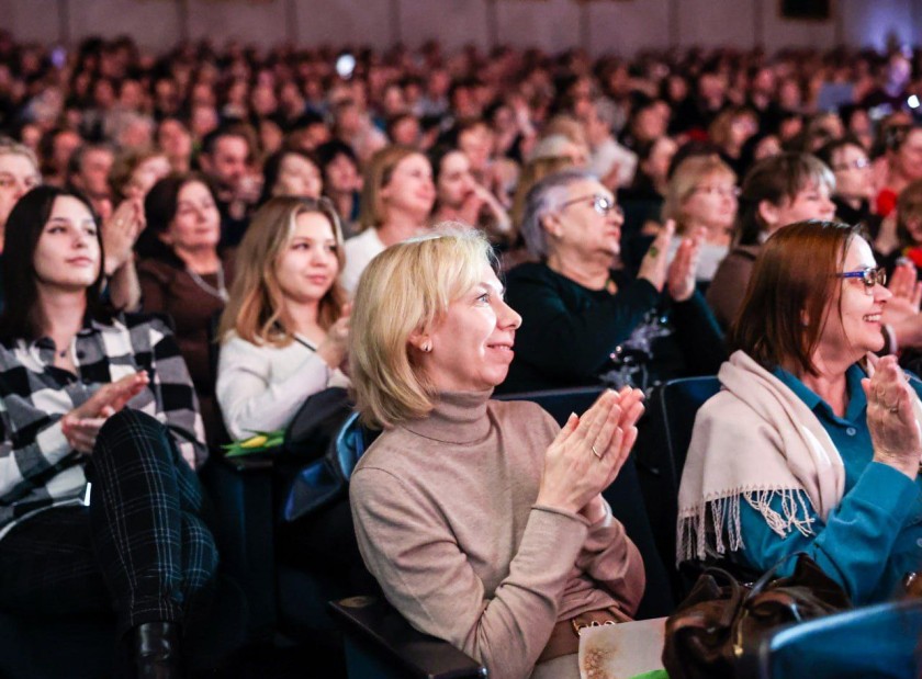 Дмитрий Волков поздравил жительниц Красногорска с наступающим 8 Марта