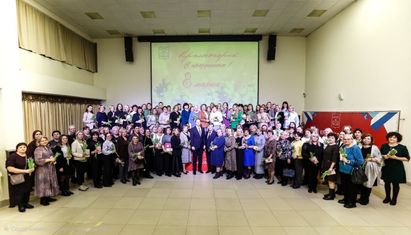 Дмитрий Волков поздравил жительниц Красногорска с наступающим 8 Марта