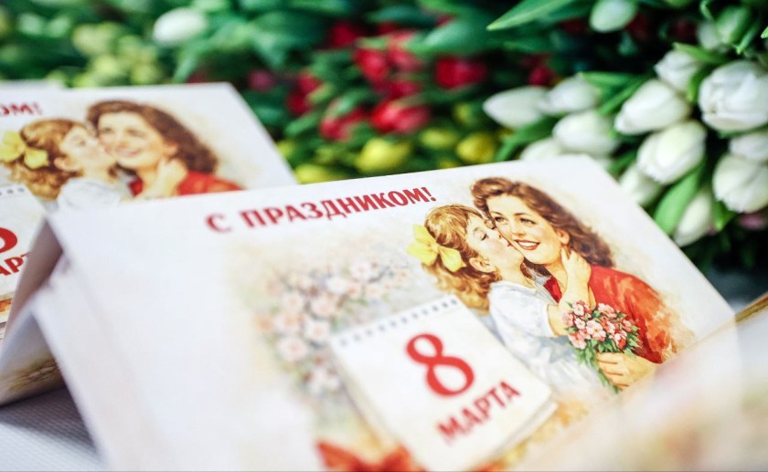 Дмитрий Волков поздравил жительниц Красногорска с наступающим 8 Марта