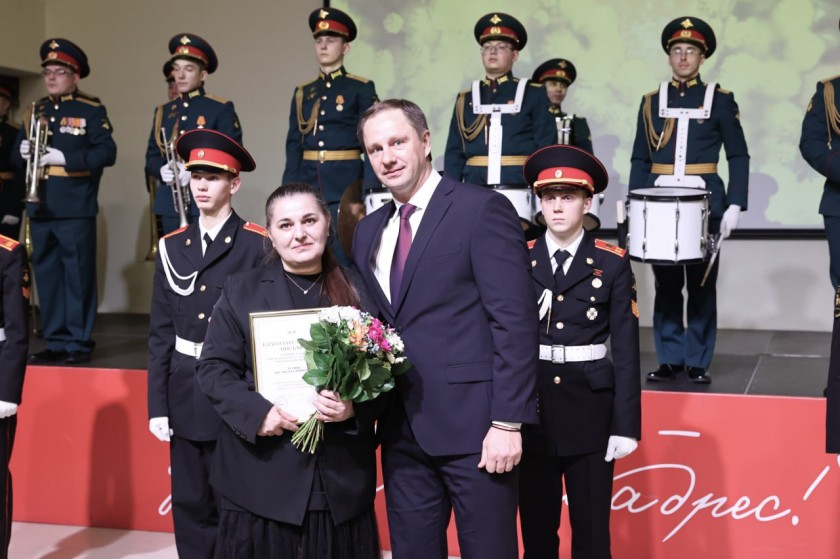 Дмитрий Волков и Сергей Колунов поздравили с 8 Марта матерей и жён участников СВО