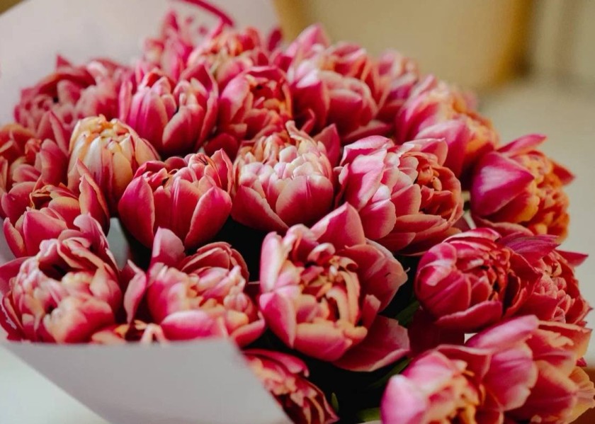 Сергей Колунов поздравил с 8 Марта ветерана МВД Раису Митрофановну Мишину