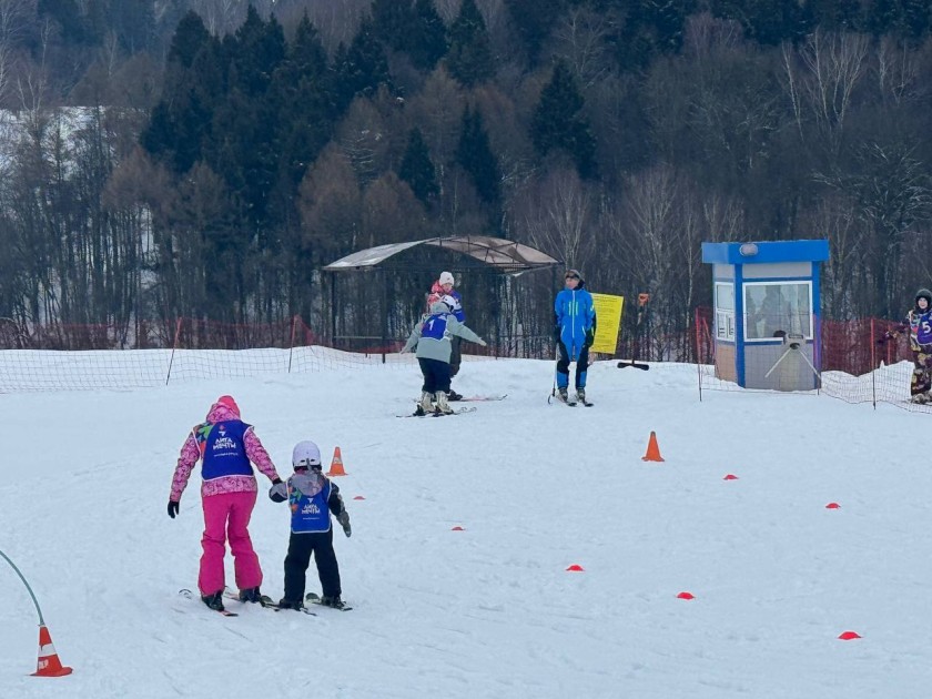 Семейные старты по горным лыжам: спорт без границ в Красногорске