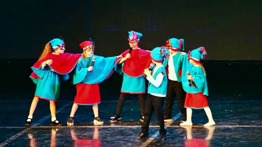 Во Дворце культуры «Подмосковье» состоялся традиционный праздничный концерт «Подарок маме», приуроченный к Международному женскому дню