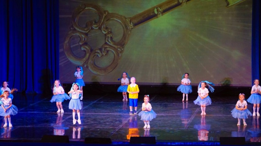 Во Дворце культуры «Подмосковье» состоялся традиционный праздничный концерт «Подарок маме», приуроченный к Международному женскому дню