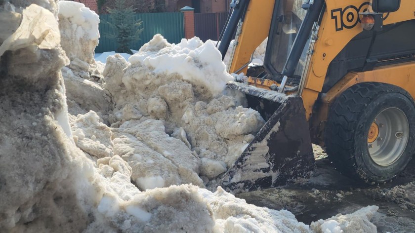 В Красногорске продолжается вывоз снега