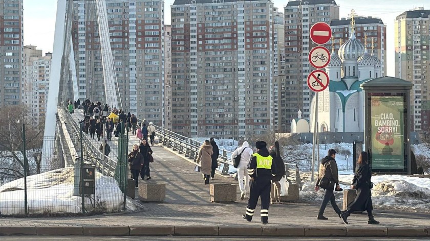 Пешеходный мост - для пешеходов!