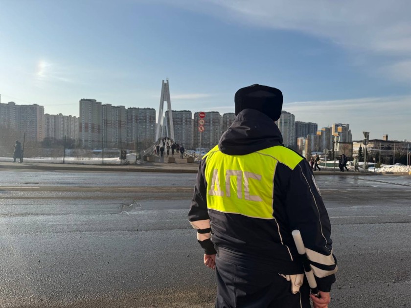 Пешеходный мост - для пешеходов!