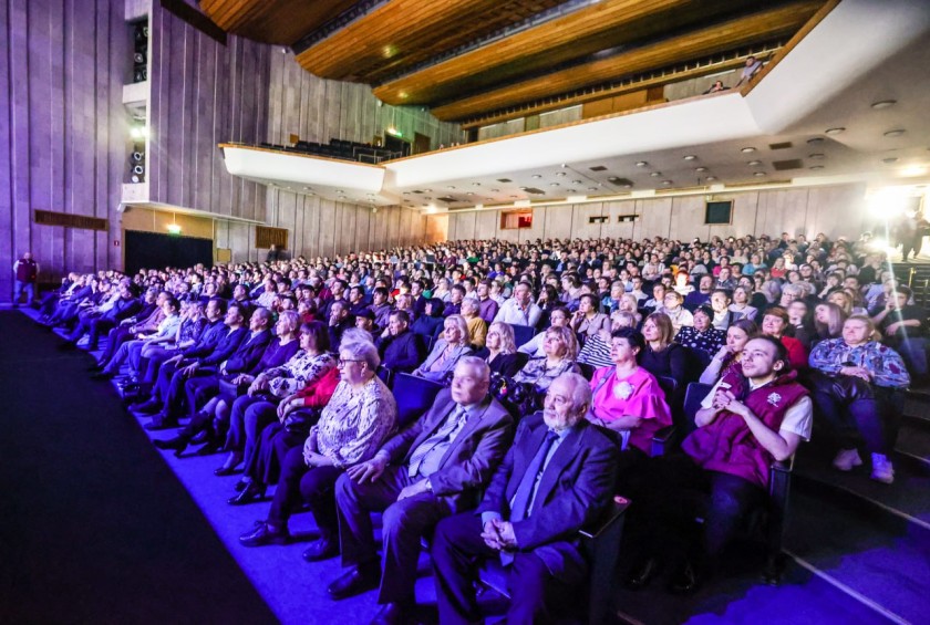 Дмитрий Волков поздравил работников ЖКХ и бытового обслуживания с профессиональным праздником